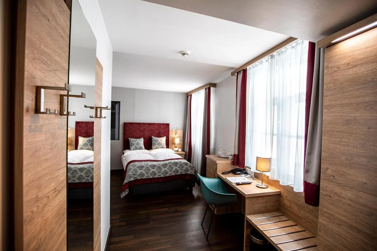 Hotel Elefant Family Business Salzburg 2*,