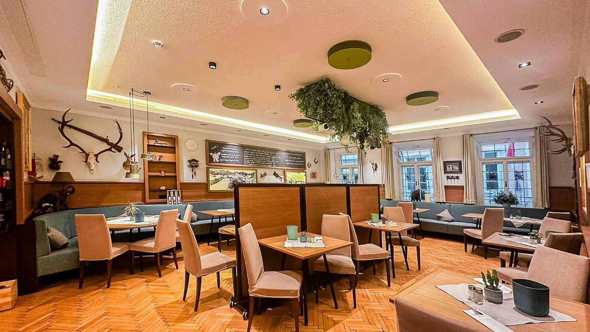 Hotel Elefant Family Business Salzburg 2*,  Austria