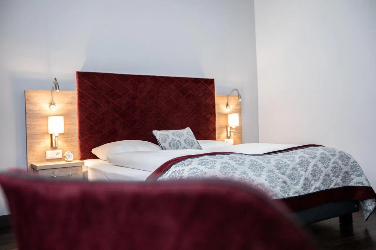 Hotel Elefant Family Business Salzburg 2*,  Austria
